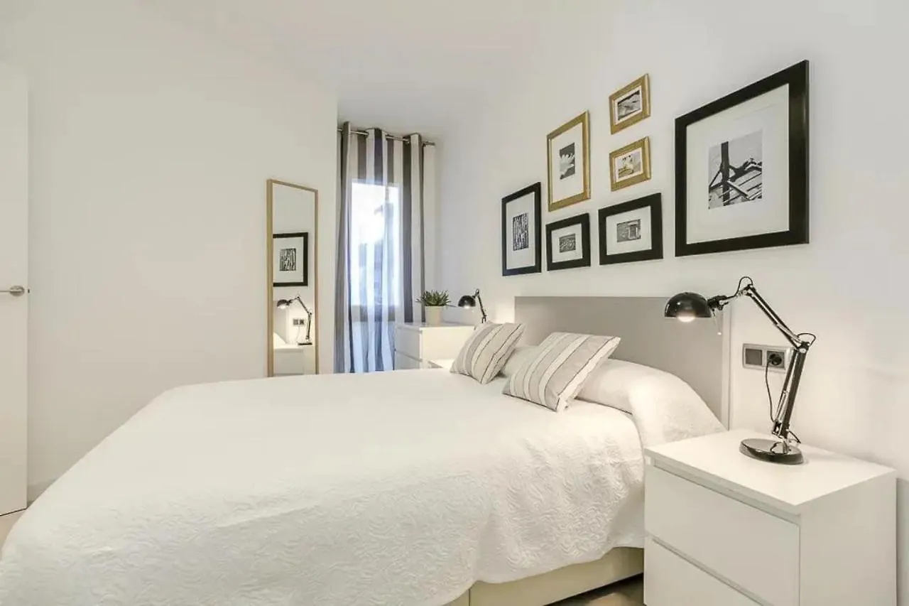 51Sam1021 - Modern Apartment Near Montjuic 바르셀로나 0*,  스페인